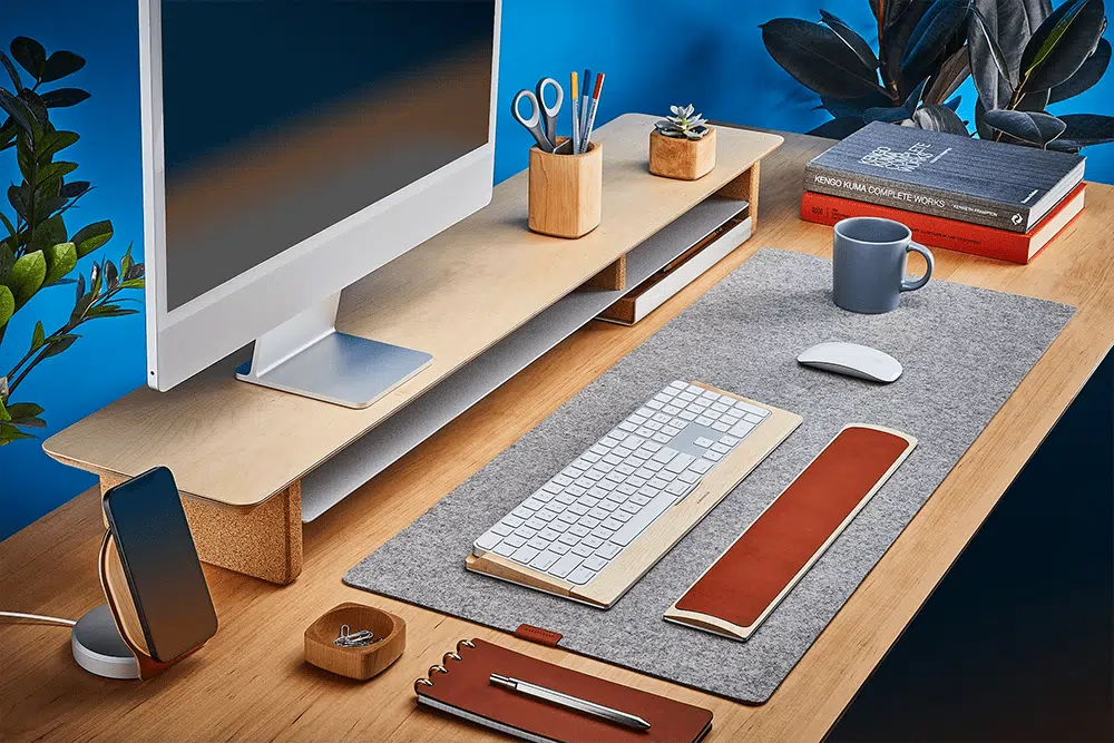 elt-desk-pad-light-mediumplus-gal1-min