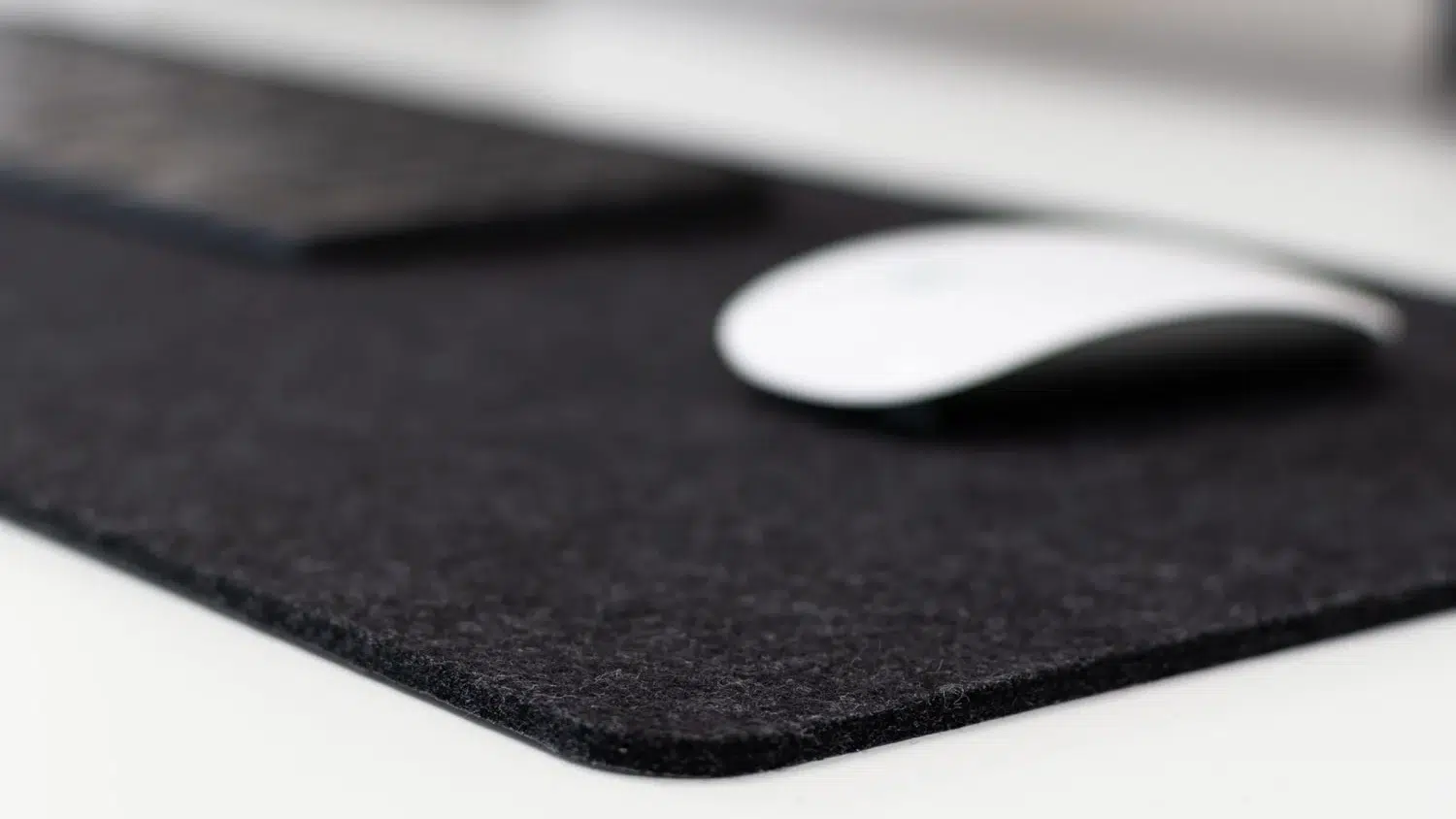 نحوه تمیز کردن دسکپد نمدی رومیزی